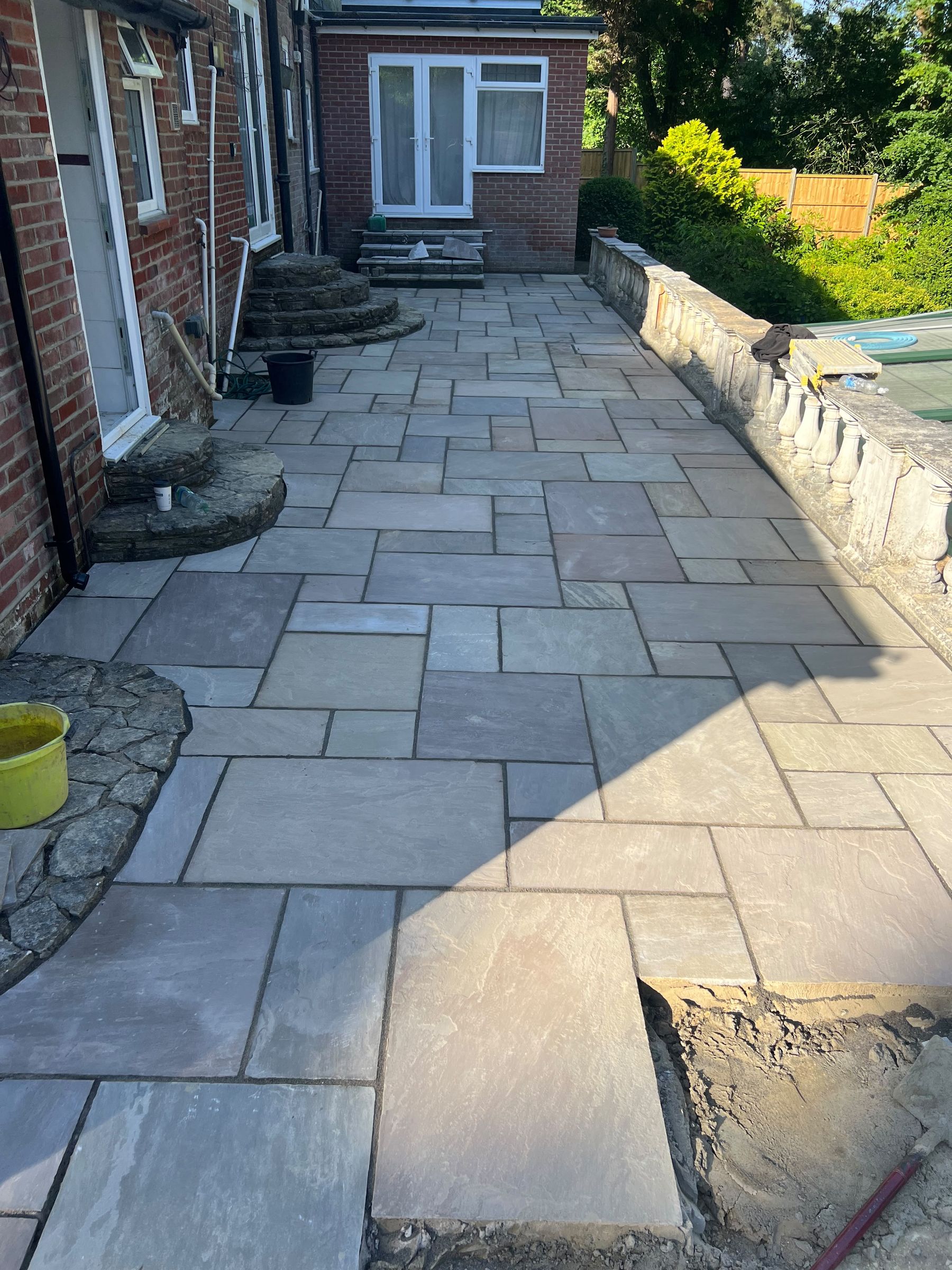 Multi-tone sandstone patio with stone balustrade